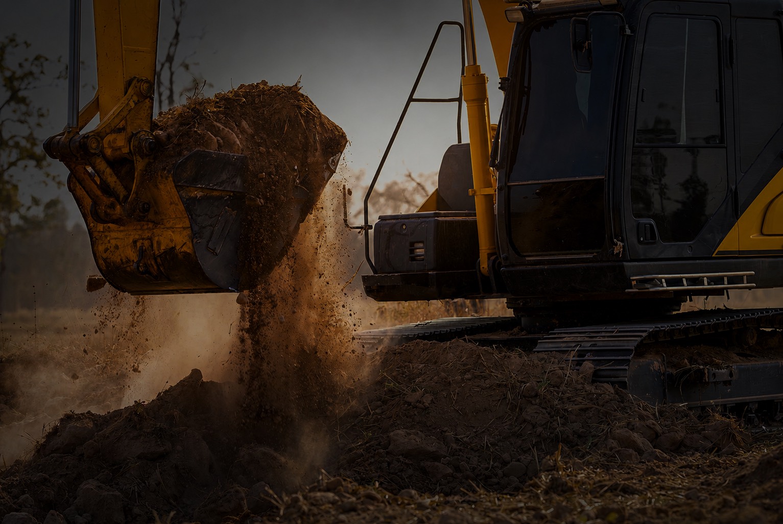 Kettenbagger beim Erdaushub auf einer Baustelle